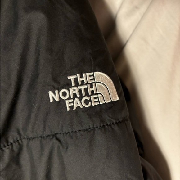 North Face Women’s Puffy - Picture 4 of 4